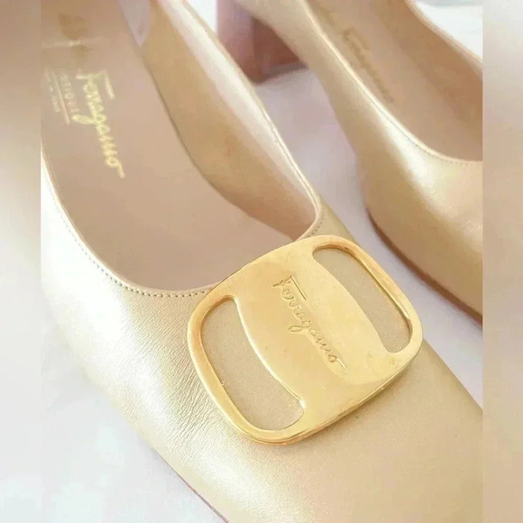 Salvatore Ferragamo Gold Emblem Round Toe Block Heel Narrow Size 8.5 - Picture 4 of 9